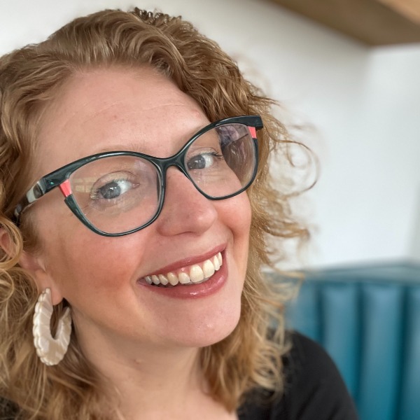 Photo of Shannon Bowen